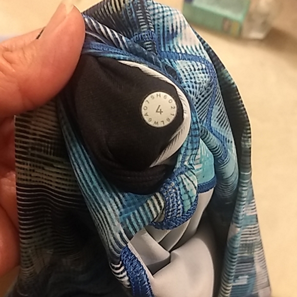 Lululemon leggings sz4 - Picture 6 of 7